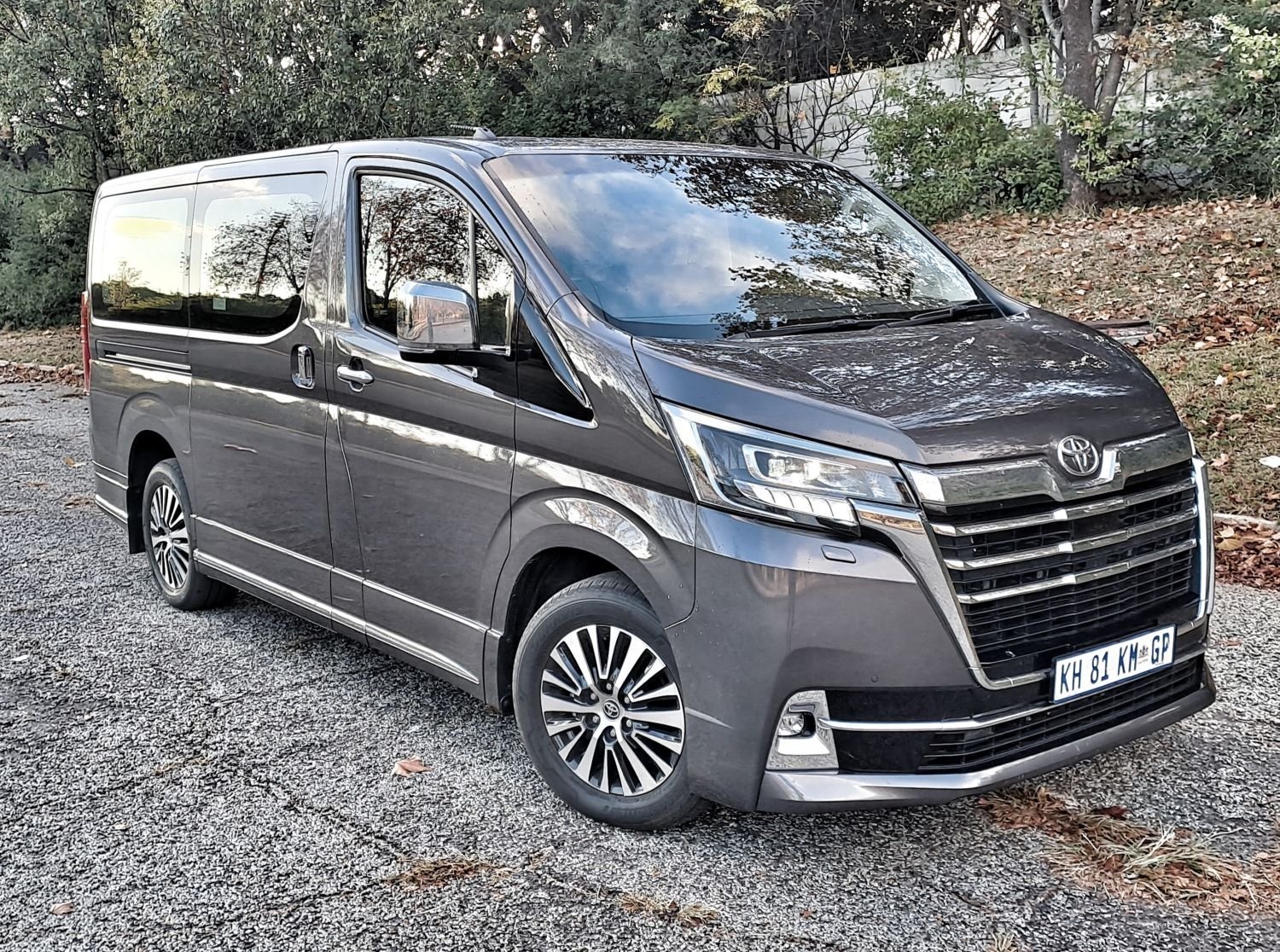 toyota-quantum-vx-premium-road-test-exterior-front